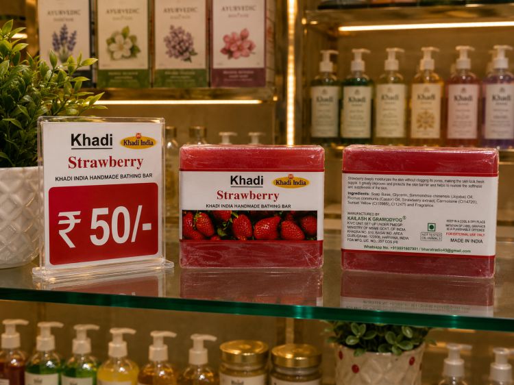 Soap Khadi Strawberry 
